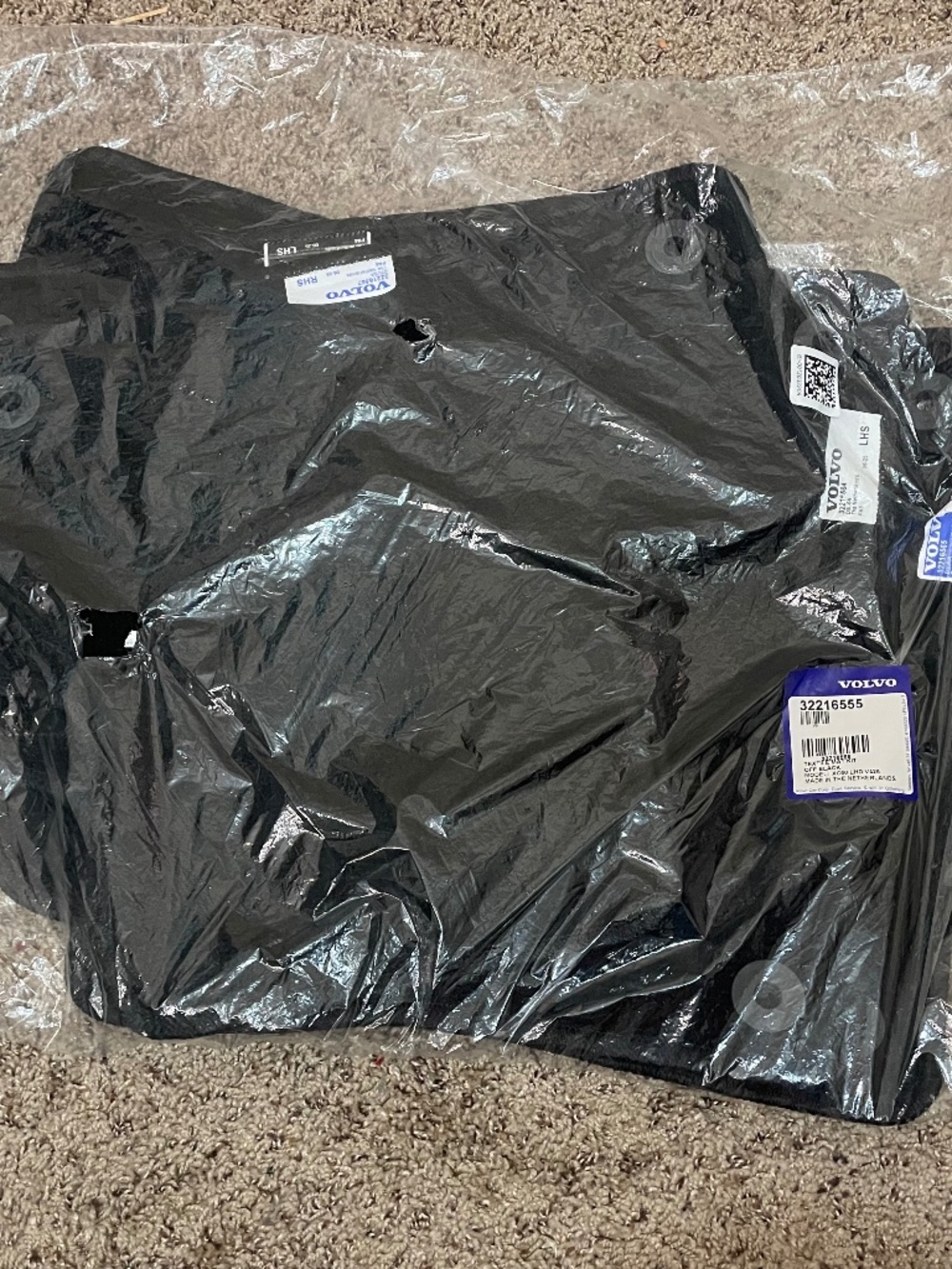 Volvo XC60 floor mats - Sealed New OEM Carpet Off Black